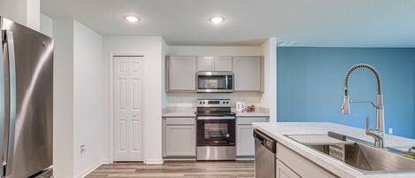 Fridge, microwave, stovetop, dishwasher