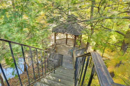 2 Mi to NYC Train: WFH-Friendly Greenwich Apt!