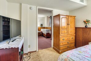 1 makuuhuone, silitysrauta/-lauta, internet, vuodevaatteet