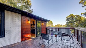 Terrace/patio - Decatur Gem: Modern Kitchen, Deck & Fireplace! (Decatur)