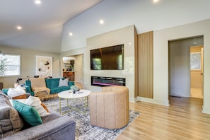 Televisio, takka, kirjoja