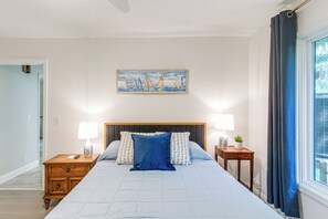 4 bedrooms, iron/ironing board, WiFi, bed sheets - Near Beach! St Simons Island Gem in Golf Community (St Simons Island)