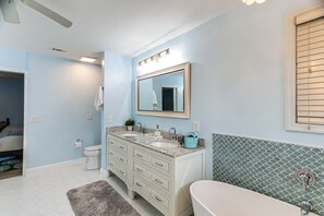 Hair dryer, towels - Near Beach! St Simons Island Gem in Golf Community (St Simons Island)