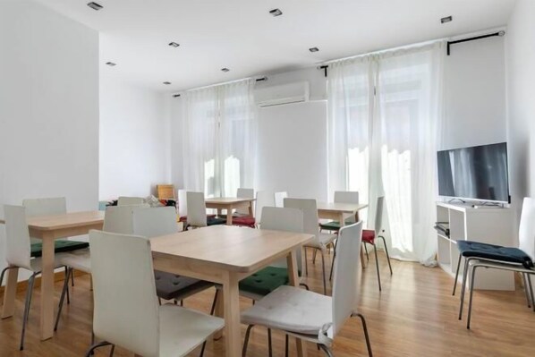 Dining - H-A San Mateo Suites (Madrid)