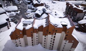 Exterior - Holiday Home in Caron With Ski Access (Les Belleville)