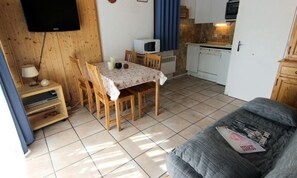 Living area - Holiday Home in Caron With Ski Access (Les Belleville)