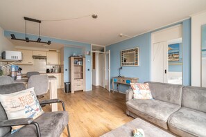 Apartment | Living room - 2 Person Island View Apartment (De Koog)