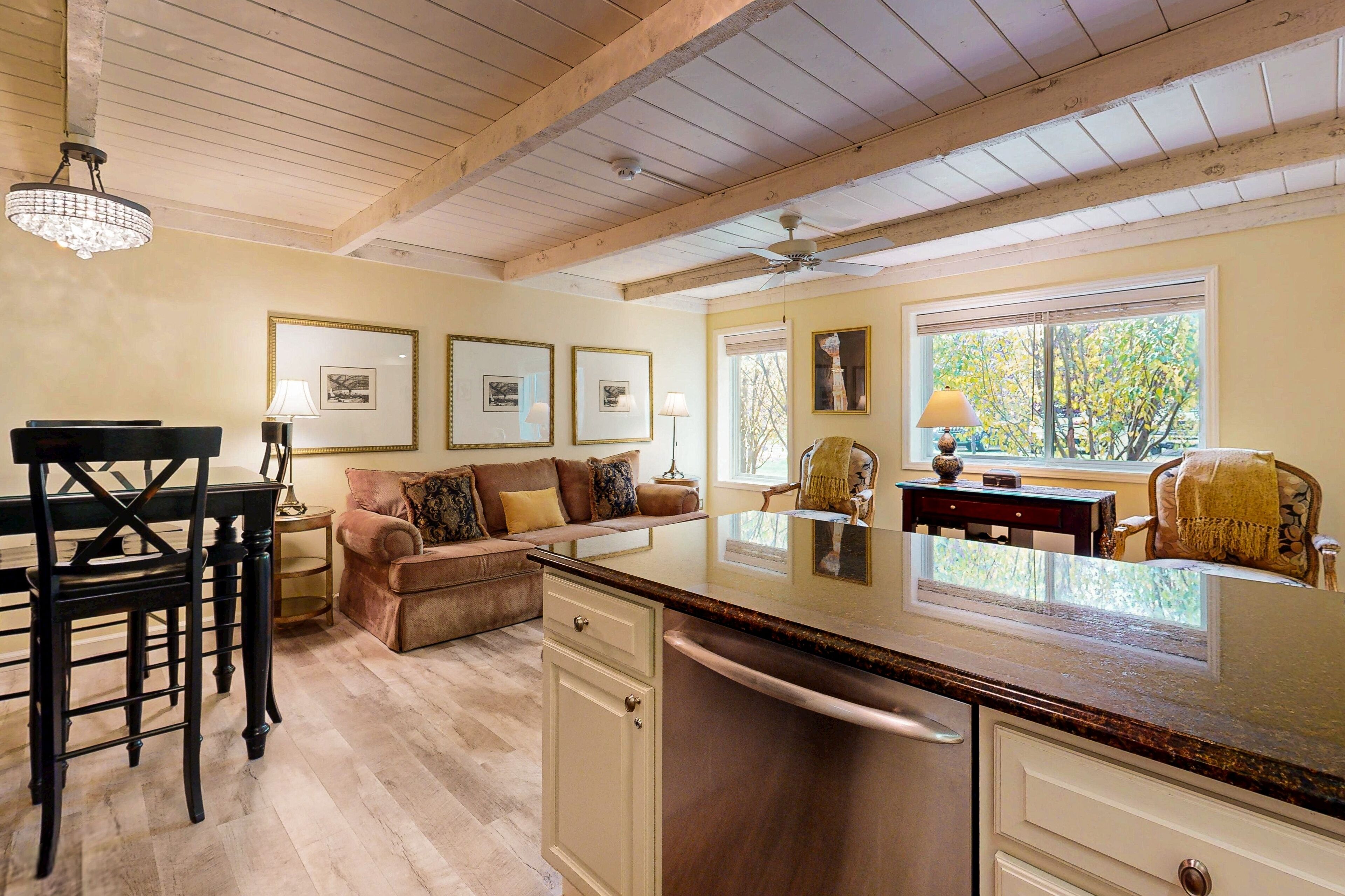 الم نشأة من الداخل