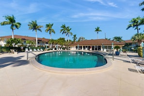 Et oppvarmet basseng