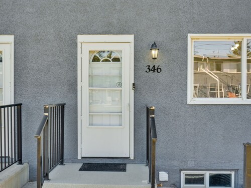 Cozy 2-Bedroom Townhome Getaway | near Downtown!