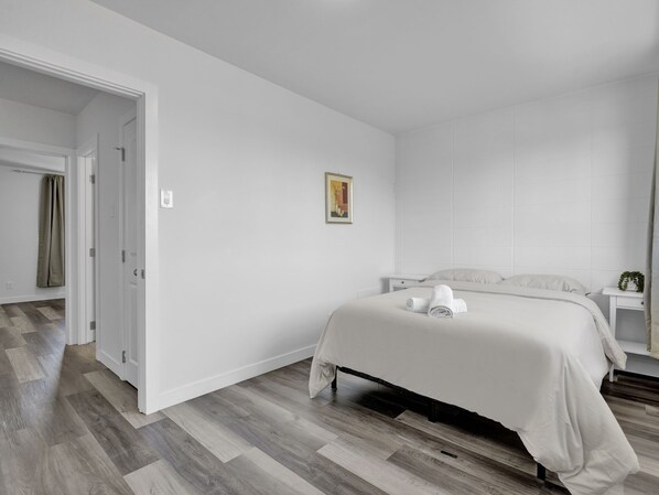 2 quartos, acesso à internet, roupa de cama