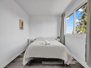 2 sovrum, internet och sängkläder