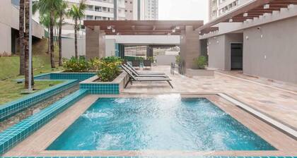 RESORT: 4 adultos e 1 criança a 4km do Thermas Lar. e a 3km do Hot Beach