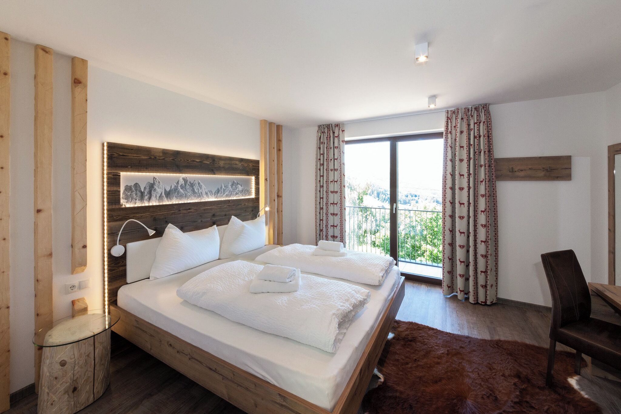 Classic-Apartment, Bergblick | Allergikerbettwaren, Zimmersafe, individuell dekoriert