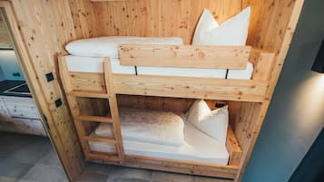 Familienapartment, Bergblick | Allergikerbettwaren, Zimmersafe, laptopgeeigneter Arbeitsplatz