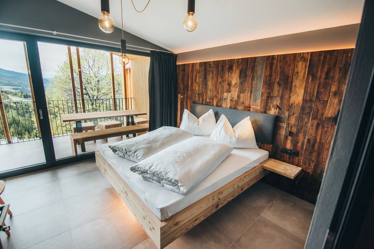 Comfort Apartment, Mountain View | Hypo-allergenic bedding, in-room safe, individually decorated