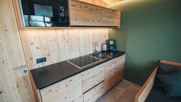 Appartamento familiare, vista montagna | Cucina privata | Frigorifero con congelatore, microonde, seggiolone