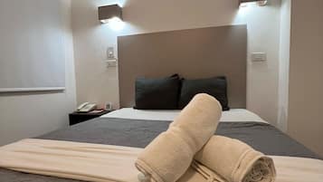 Habitación básica doble | Minibar, wifi gratis y ropa de cama