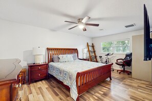 3 bedrooms, iron/ironing board, Internet, bed sheets