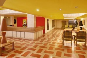 المنشأة من الداخل