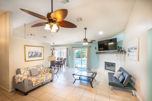 TV - Spacious Family Near Disney Parks, w/Heat Pool (Kissimmee)