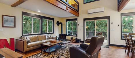 Televisión, reproductor de DVD y videoteca