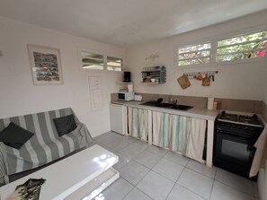 ثلاجة، ميكروويف، فرن، موقد طهي مسطح