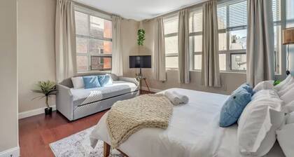 Modern 2-bedroom condo in Center City Philadelphia - Walk to Convention Center