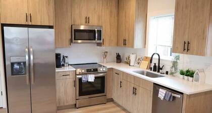 Breathtaking Home In Downtown | Quite Cozy Retreat