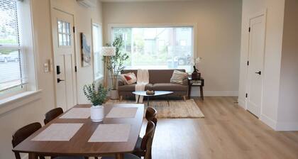 Breathtaking Home In Downtown | Quite Cozy Retreat
