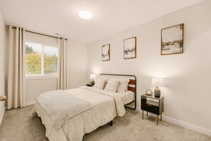 3 bedrooms, desk, iron/ironing board, travel cot