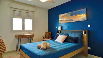 2 bedrooms, desk, iron/ironing board, travel crib