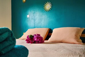 2 عدّة غرف نوم ومكواة/لوح كي وواي فاي وملاءات أسرّة