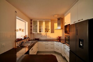 Private kitchen - Ocean View, Luxury Apartment in Trois Ilets (Les Trois-Îlets)