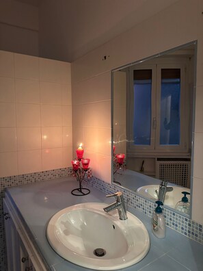 Hair dryer, bidet, towels, shampoo - The Sereno (Roma)