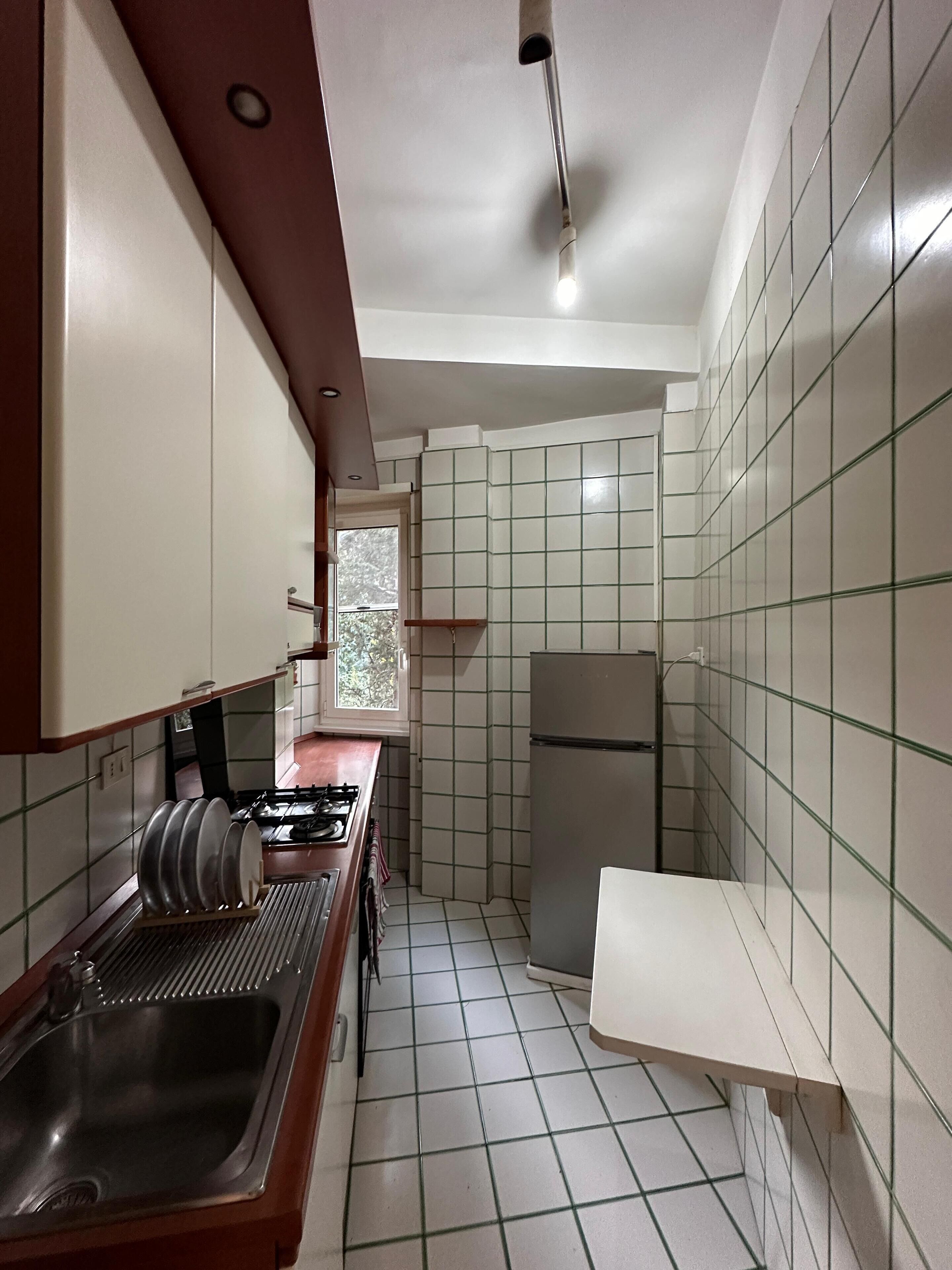 Micro-ondes, four, plaque de cuisson, lave-vaisselle