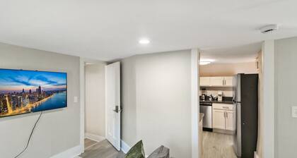 Cozy Apartment in DT Libertyville, Near Naval Base