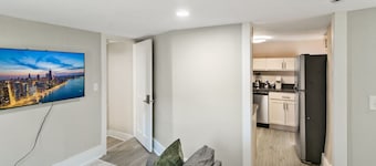 Cozy Apartment in DT Libertyville, Near Naval Base