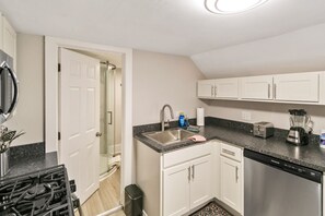 Fridge, microwave, oven, stovetop - Cozy Apartment in DT Libertyville, Near Naval Base (Libertyville)