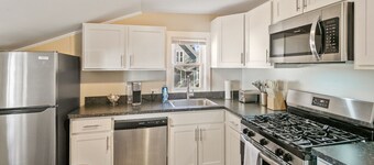 Cozy Spot in Heart of Libertyville Near Naval Base