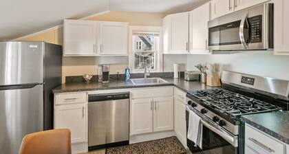 Anchor’s Away! 3BR Home by Great Lakes Base in DT