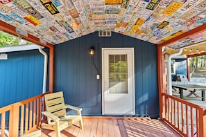 Terrace/patio - 3 Miles Hollerwood/ATV Parking/Mountain Views (Zoe)