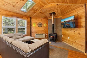 Living area - 3 Miles Hollerwood/ATV Parking/Mountain Views (Zoe)