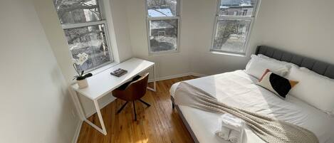 3 bedrooms, iron/ironing board, WiFi, bed sheets