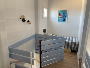 2 bedrooms, bed sheets - Air-conditioned accommodation (4 to 6 people) by the sea and lake, terrace, quiet location (Le Barcarès)