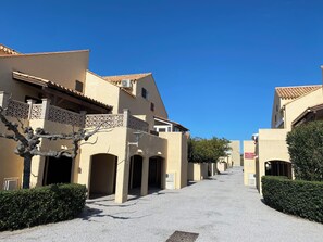 Unclassified image, 5 of 28, button