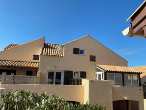 Unclassified image, 3 of 28, button