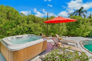 Outdoor spa tub - Estate+Pool+Spa+Golf+Mountain Views+Pool Table (Palm Desert)