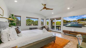 5 bedrooms, desk, iron/ironing board, travel crib