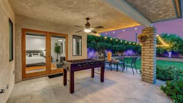 5 bedrooms, desk, iron/ironing board, travel crib